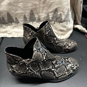 SO Snakeskin Pattern Ankle Booties - women’s 9.5